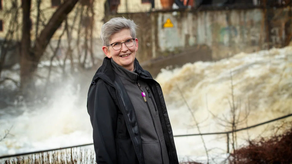 Nyköpingsbon Mona Nensén brukar gå längs ån inne i Nyköping varje dag. "Det är nästan som hemma i Norrland" säger hon.