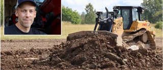 Jätteprojektet fyller hela åkern med schaktmassor