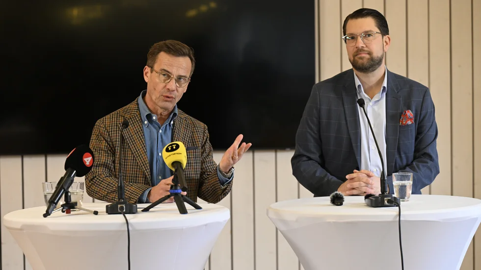 Statsminister Ulf Kristersson (M) och SD-ledaren Jimmie Åkesson går till gemensam attack mot A-kassan.