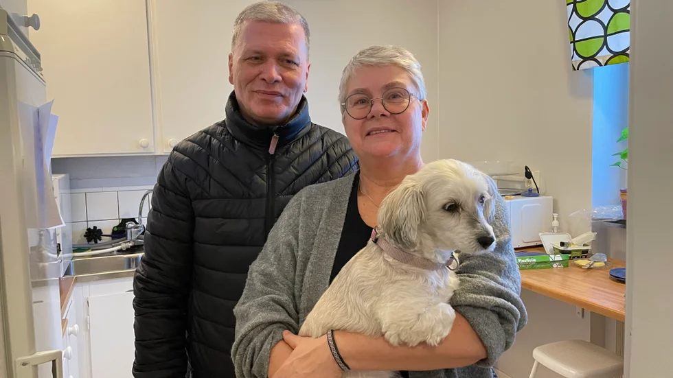 Henry Lindell och Anita Allandotter från Örnsköldsvik ville väcka liv i verksamheten i Kiruna, med hunden Ester. De tar emot alla oavsett vad de tror eller inte tror på. "Det är ett sätt att bygga relationer, sen är vi ju inte de som tvingar oss på, utan vi svarar på de frågor som blir".