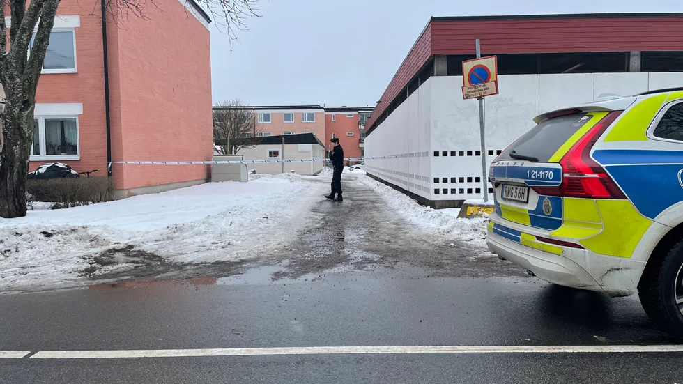 Brottsplatsen spärrades av.