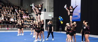 Höga pyramider och full fart i DM i cheerleading