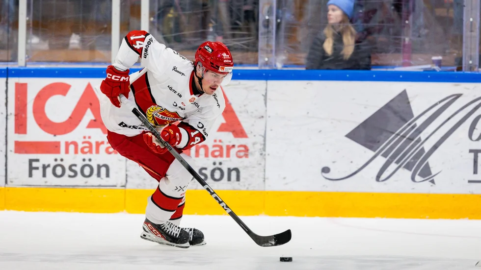 Alexander Ljungkrantz lämnar Almtuna för spel i SHL och Färjestad med omedelbar verkan.
