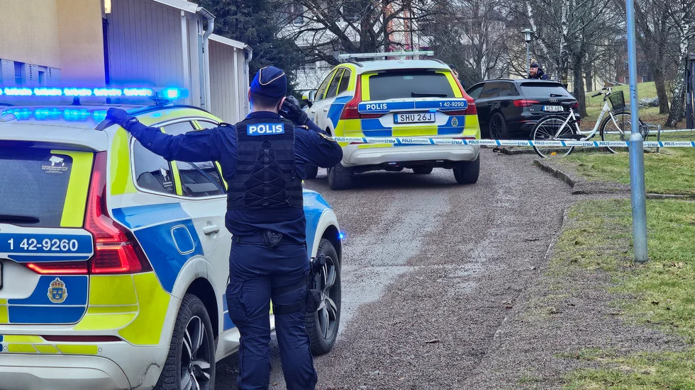 En kvinna kördes på i Hageby på torsdagseftermiddagen vilket ledde till upprörda känslor. En kvinna i 25-årsåldern greps sedan.