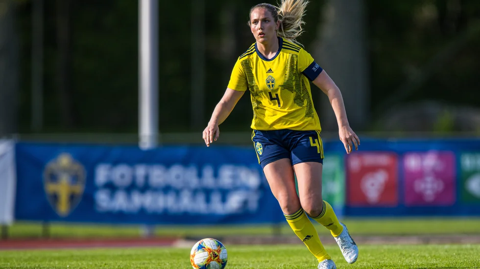 Maja Wangerheim under eb F16-landskamp.