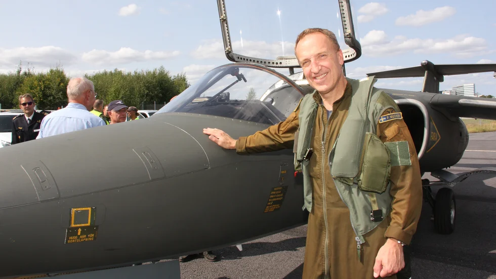 Fredrik Muchler provflygare på Saab flög SK60 för sista gången innan den ska användas som flygsimulator på Arlanda.