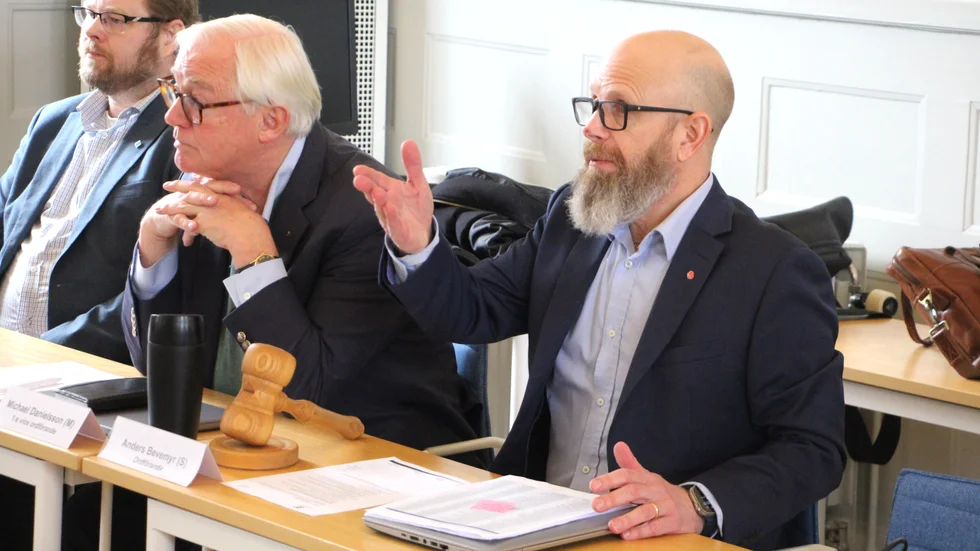Anders Bevemyr (S) är Barn- och utibldningsnämndens ordförande i Söderköping. Här ses han argumentera på ett fullmäktigemöte tidigare i år. 