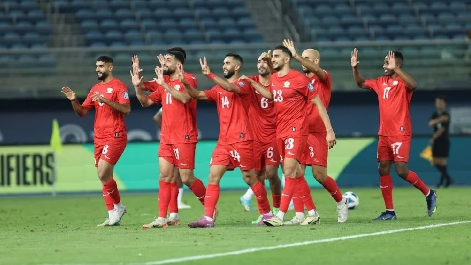 Trots att hemmamatchen mot Bangladesh fick spelas i Kuwait City kom över 35000 åskådare. Palestina vann med 5-0. Nyköpingskillen Mahmoud Eid med nummer 23.