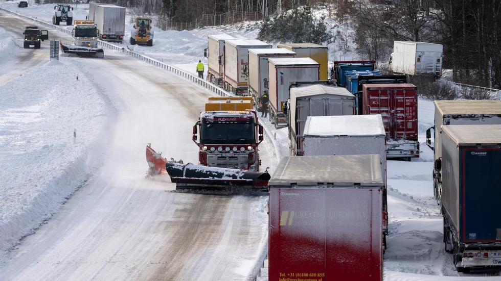 LINDERÖD, SVERIGE Uppemot 1000 bilar satt fast på E22, och myndigheterna agerade för sent och för långsamt. n. 
Foto: Johan Nilsson / TT 