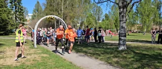 70 glada seniorer sprang loppet i Badhusparken
