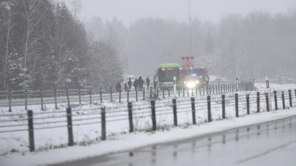 Tio passagerare fick evakueras från bussen.