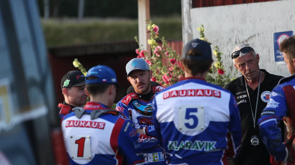 Jonas Jeppesen kom in och gjorde en sensationellt bra debut för Vargarna. Det blev många femettor för hemmalaget.
