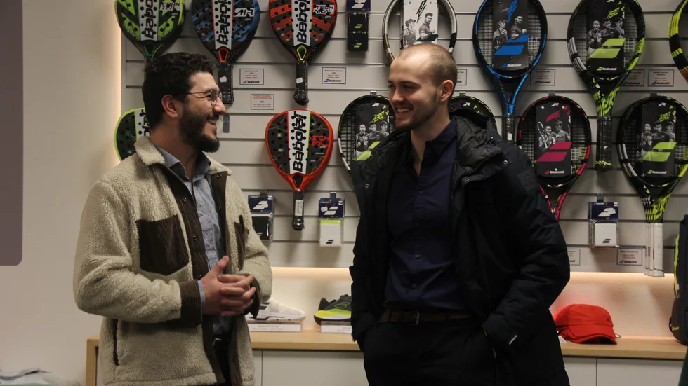 Kevork Ekizean och Elias Bimer Annell hade aldrig varit i UTK-hallen när de fick erbjudandet om att öppna restaurang där. Nu har de skaffat stående badmintontid. 