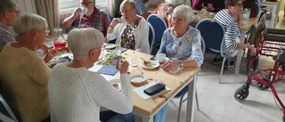 Traditionsenlig surströmming i byastugan