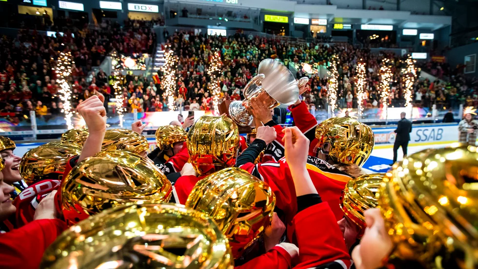 Guldglädje. Luleå firade sitt sjätte SM-guld i våras och är favorit igen. Arkivbild.