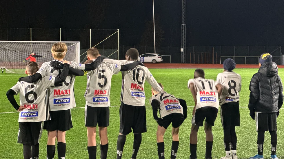 Motala AIF:s lag under straffläggningen i finalen av Villareal cup. Det blev förlust med 7-8 mot Syrianska Södertälje.