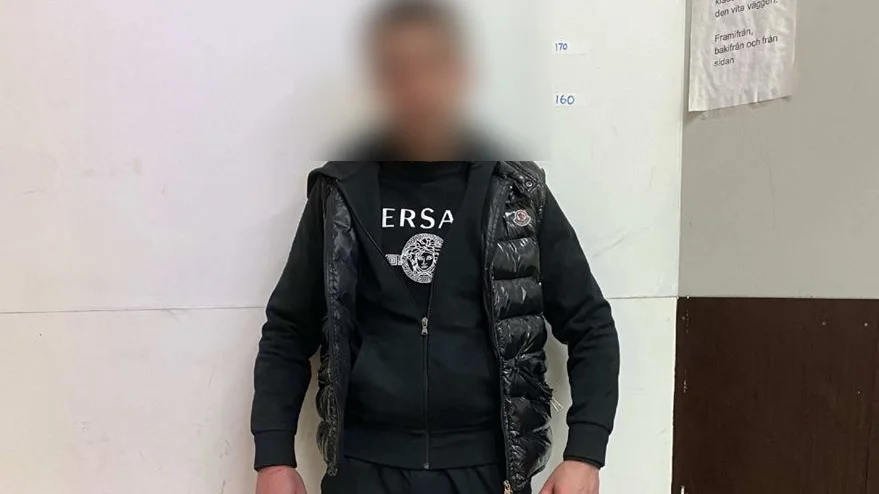 En av de personer som misstänks för mord i Karlstad är en man i 20-årsåldern född i Enköping.
