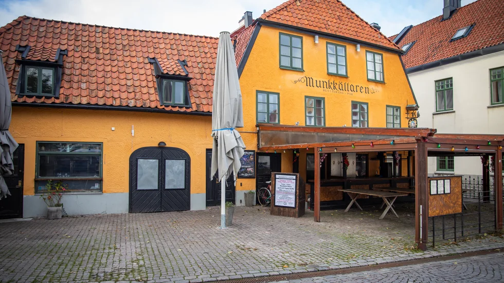 Munkkällaren är en av öns mest välbesökta uteställen.