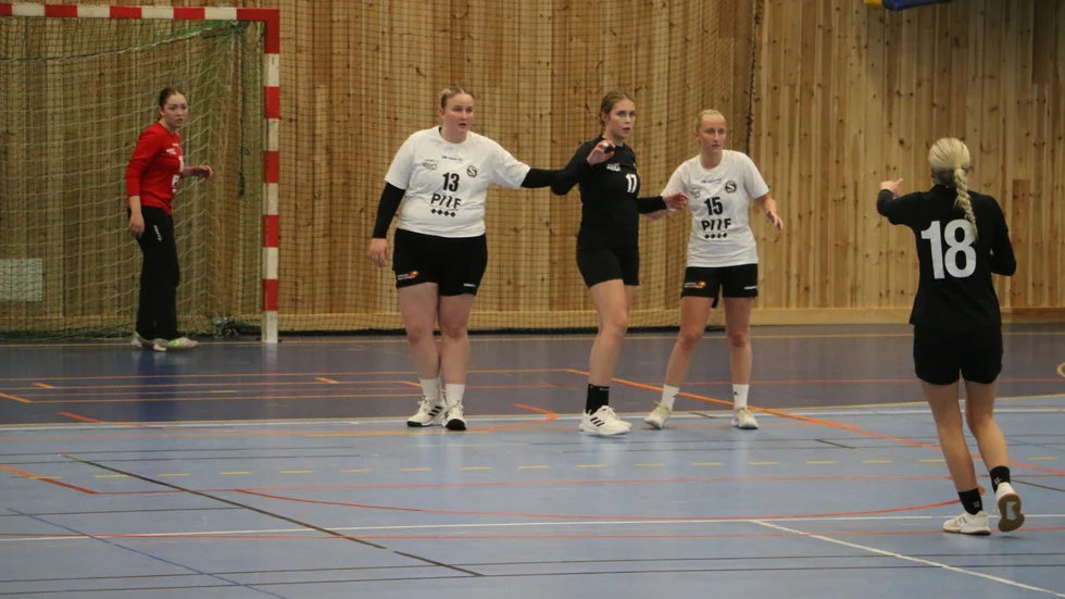 Norrfjärdens Aline Bergstedt prickade in ett par bollar i krysset bakom Strömnäsmålvakten Anna Maria Nårsa men det räckte inte till säsongens första seger i derbyt. 
