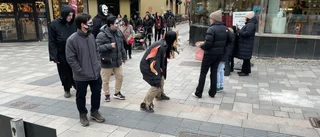 Här intar zombierna stan – se spöklika vandringen 