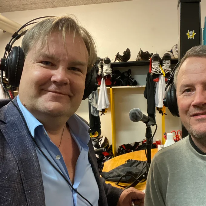 Radiosnack. Patrik Söderlund, Motala AIF:s ishockeytränare, gästar veckans Sportsnack. I podden berättar han om livets tre ben: Familjen, jobbet och hockeyn.