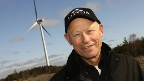 Systerverk. Markägaren Olof Jakobsson har uppfört ett systerverk till andelsägda "Guteström". Hans verk heter "Uddvind" och har samma kapacitet som det andra verket.