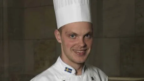 Conrad Tyrsén från Visby är en av de fyra konditorerna som ska baka bröllopstårtan till kronprinsessan Viktorias och Daniels Westlings bröllop den 19 juni. Foto: Jakob Lindberg
