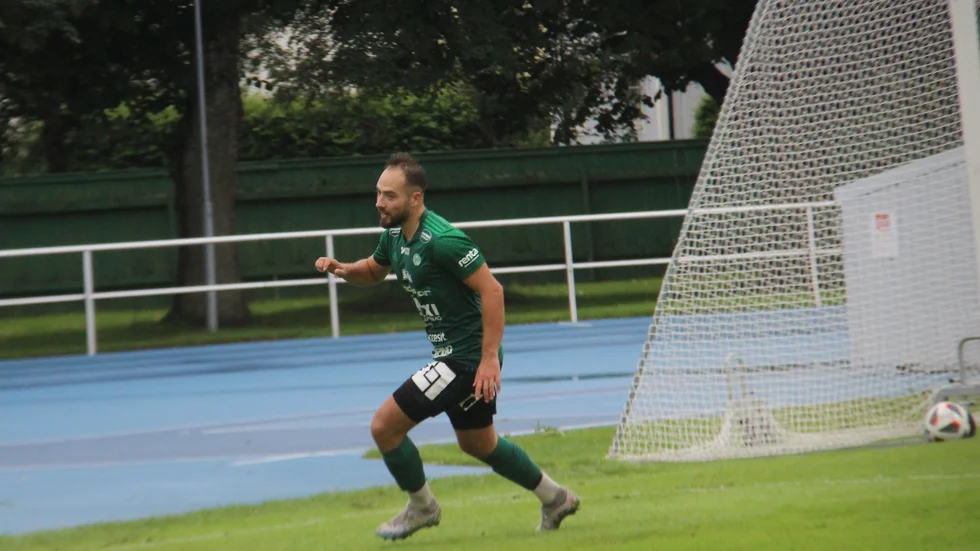 Haris Bajramovic jublar efter sitt ledningsmål mot Norrtälje.