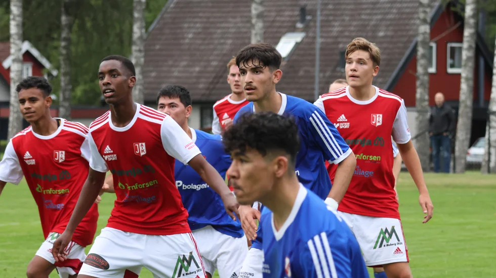 Till slut blev det en jämnt derby mellan Järnforsen och Farstorp.