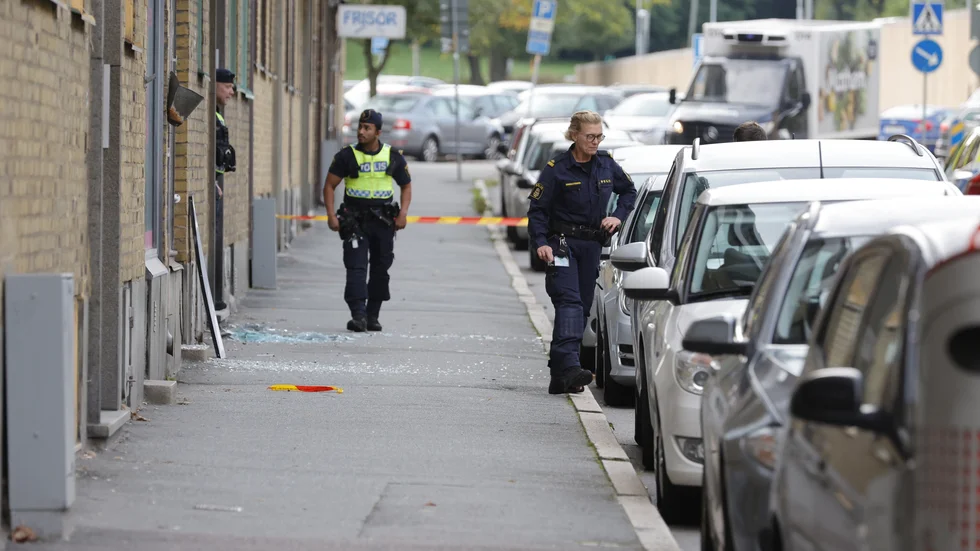 Polisens tekniker arbetar efter explosion i området Olskroken där en explosion inträffat under natten mot torsdagen.