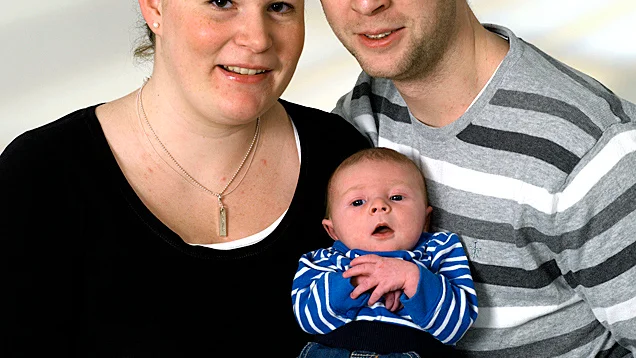 Sara Hjalmarsson och Jonas Nilsson fick den 6/3 en son som heter Vilmer. Vikt 4 020 g, längd 53 cm. Bild: Studio Liverpool & Dacke