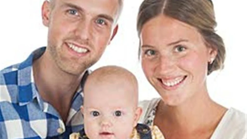 Sofia och Christofer Lindblom, Rimforsa, fick den 17/5 en dotter som heter Alice. Vikt 4 070 g, längd 51 cm.