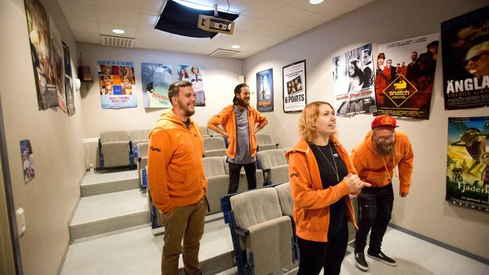 Något för alla. TV-rummet är bara ett av alla ställen ungdomar kan hänga i på Puma.
