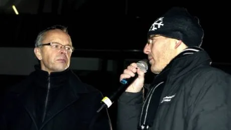 <7GT_Bildrubrik>Möte. </7GT_Bildrubrik>Föräldern Henrik Larsson Thunholm (till höger) har vid flera tillfällen träffat regionrådet Åke Svensson (S) och hans politikerkollegor, senast i torsdags. Foto: Bengan Zettergren/gt arkiv