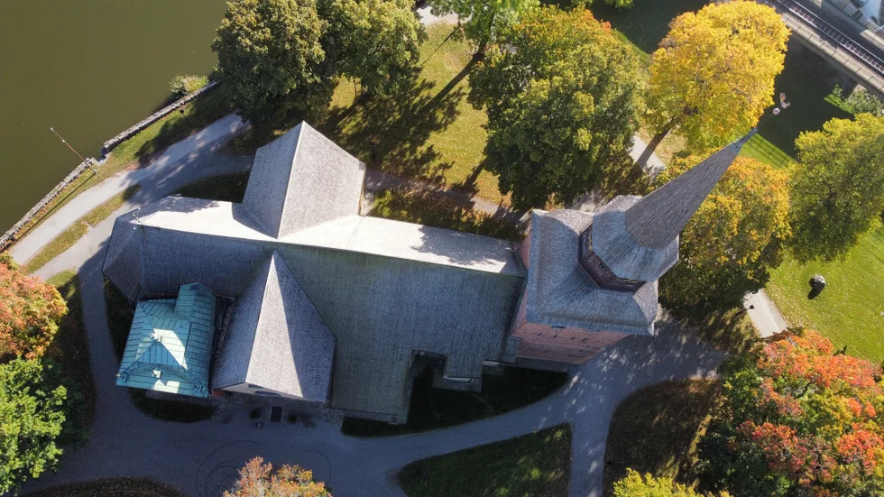 I samband med tillbyggnaden av Fors kyrka ska även taket och fasaden fräschas upp och ny belysning ska göra både kyrkan och parken mer inbjudande.