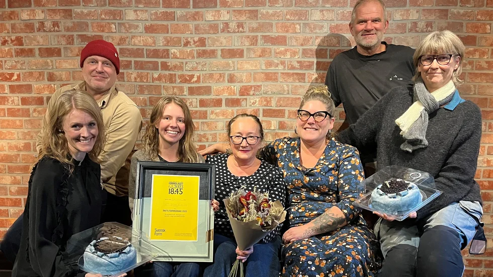 Alla är de verksamma inom Guti och överraskades på fredagen: Från vänster Marléne Silfwerbrand, Johan Söderlund, Rebecka Josefsson, Anna Lewin, Sara Högblom, Hans Bulthuis och Jenny Andersson. Gunilla Östbom som också ingår i teamet kring Gotlands Ull- och Textilindustri saknas på bilden.