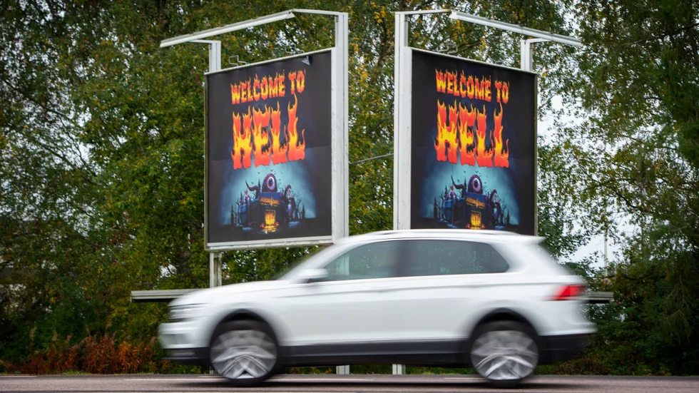 Lågprisbolagets reklamkampanj får kritik från kyrkan.