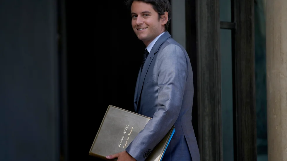 Utbildningsminister Gabriel Attal säger till TF1 att det inte kommer att vara möjligt att bära abaya i en fransk skola. Arkivbild.