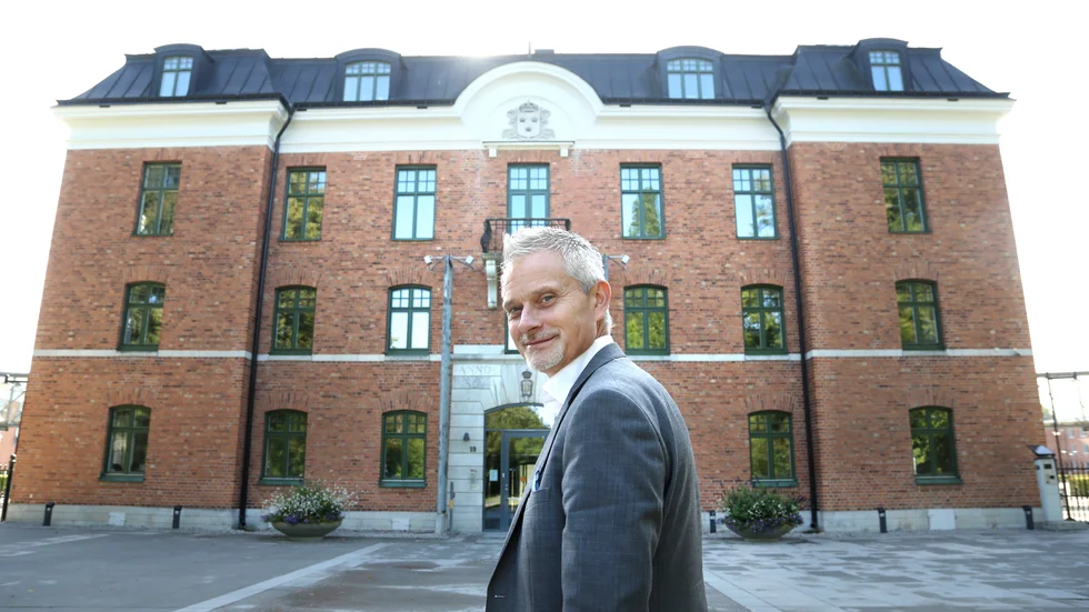 "Mot bakgrund av den situationen vi är i nu så har vi sagt att de rutiner vi har behöver ses över", säger Stefan Hollmark, regiondirektör.