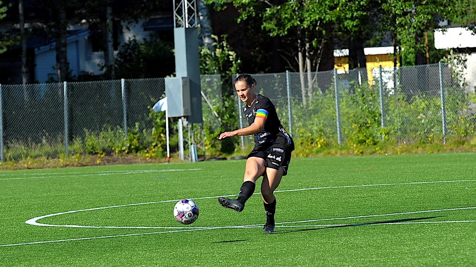 Evelina Bertilssons Luleå Fotboll vände underläge till seger i Jämtland.