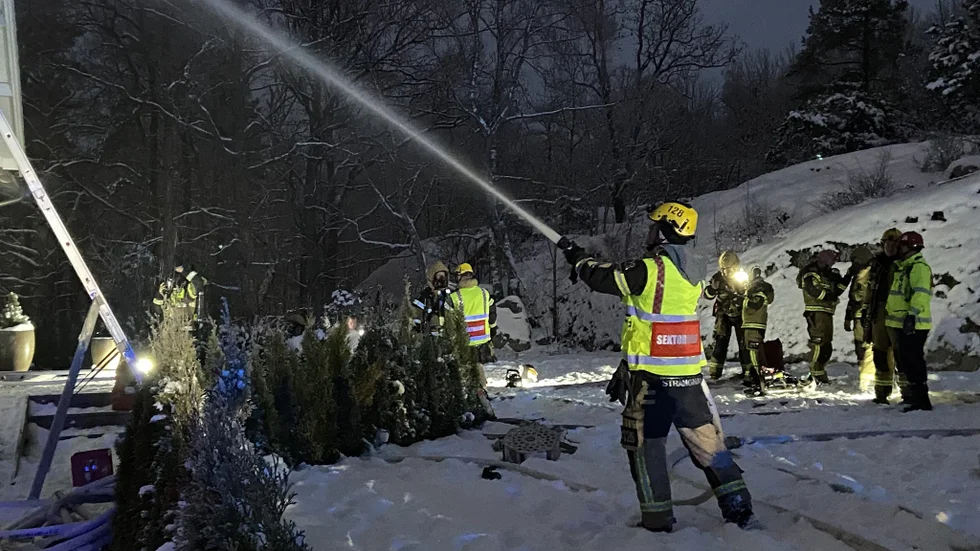 Det verkar som att man har haft tur med vinden och att branden inte har spridit sig olyckligt. 