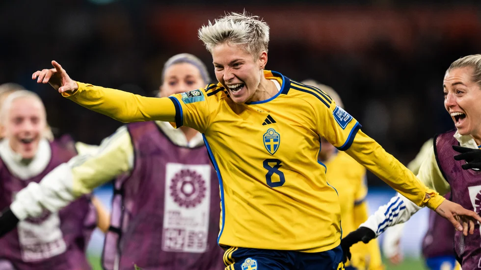 Lina Hurtig sköt in den avgörande straffen för Sverige - med bara några millimeters marginal.