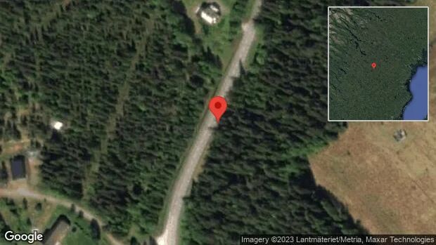 Fallna träd skapar problem i trafiken på väg 1014