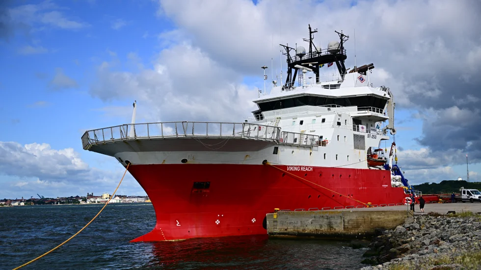 Fartyget Viking Reach i Karlskronas hamn, dagen före avfärd mot Estonias vrakplats.