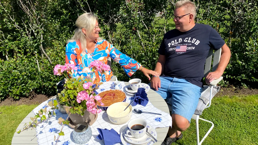 Heléne och Joakim Sjögren tillbringar gärna både vår och sommar på Dynudden, i sitt "Lilleputtland", som Heléne kallar det.
