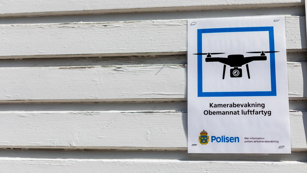 Beslutet innebär att polisen vid behov har tillåtelse att övervaka Stenhagen med bland annat drönare.