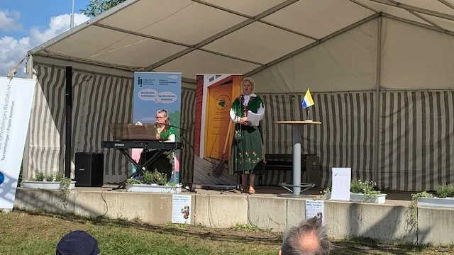 Emma och Ann-Kristin spelade och sjöng.