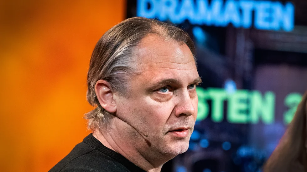 "Vi lever i en tid där konsten, kulturen och teatern är hotad och attackerad från väldigt många håll i dagens Europa, både politiskt och ekonomiskt. Och vårt enda svar på det, tror jag, är att fortsätta göra just konst och kultur" säger Dramatenchefen Mattias Andersson.