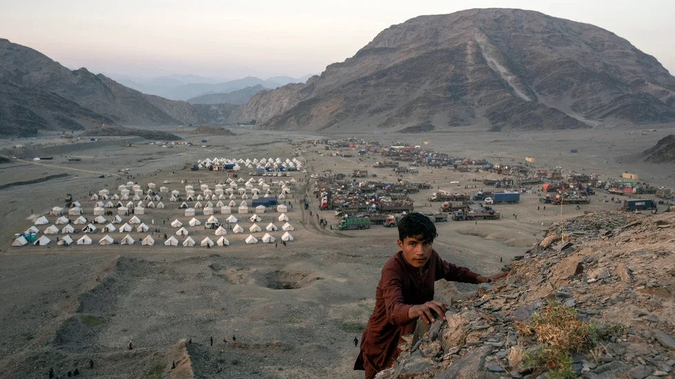 En överblick av ett flyktingläger nära gränsövergången Torkham, där afghaner som just hade korsat gränsen blev placerade. Bilden togs den 3 november.