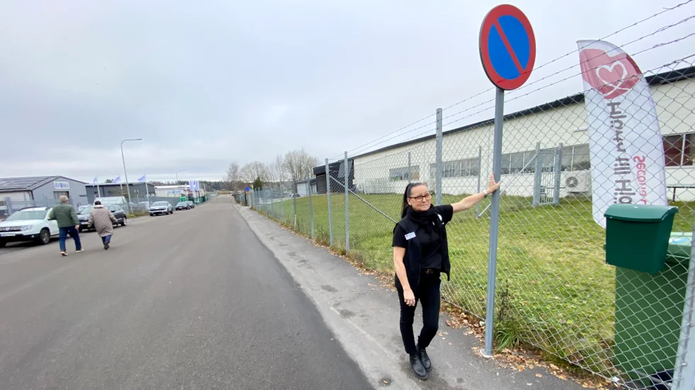 Sylvi Robertsen på Hjärta till Hjärta tycker att kunderna har blivit bättre på att parkera, men det händer fortfarande att hon får säga till så att de inte ställer sig fel.